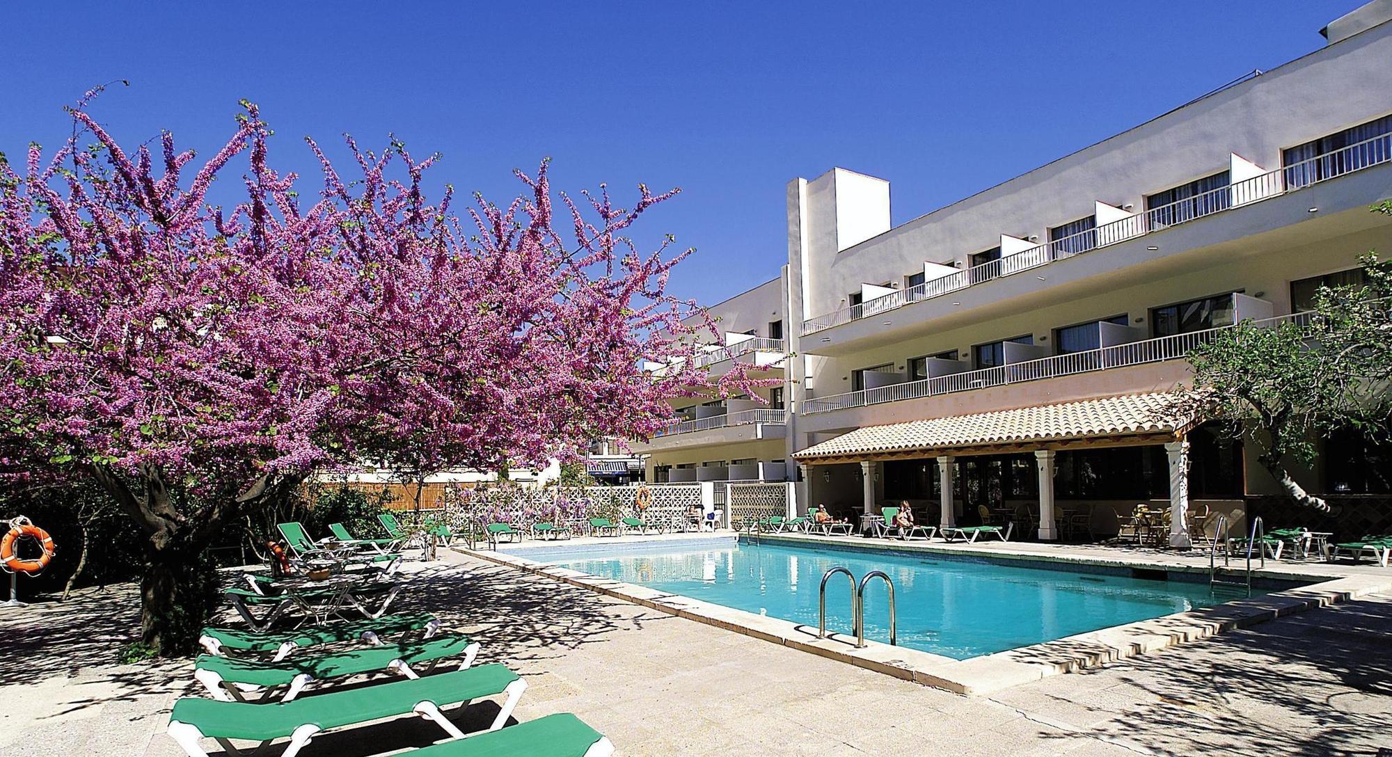 Hotel Gaya Peguera Ngoại thất bức ảnh