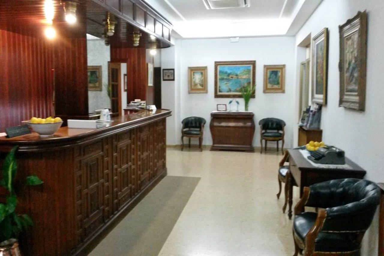 Hotel Gaya Peguera Ngoại thất bức ảnh