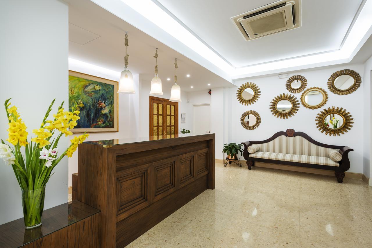 Hotel Gaya Peguera Ngoại thất bức ảnh