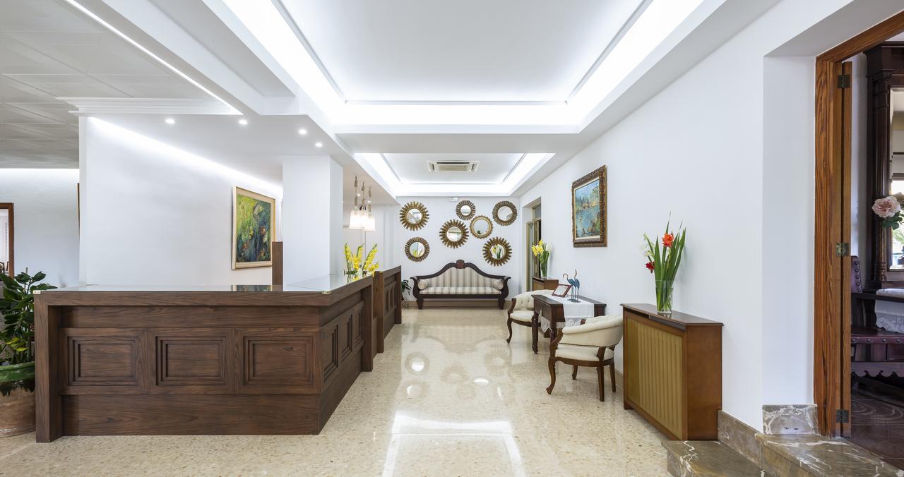 Hotel Gaya Peguera Ngoại thất bức ảnh